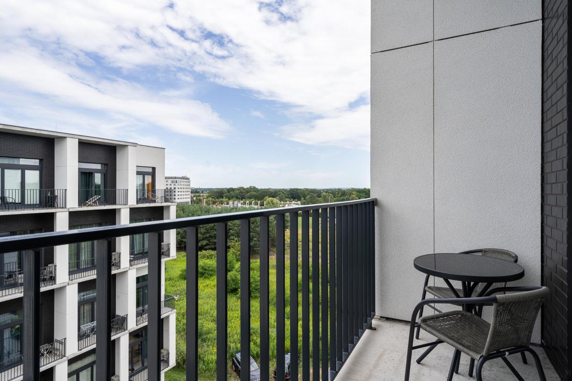 Rentplanet - Apartamenty Zarembowicza Wroclaw Exterior photo